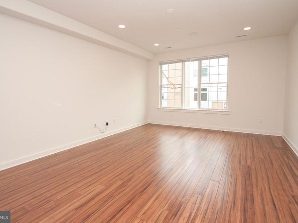 864 N 19TH Street, Philadelphia PA 19130