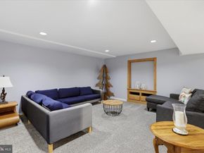 72 Bobbie Drive, Ivyland PA 18974