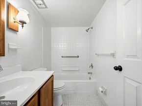 421 Drummers Lane 421, Wayne PA 19087