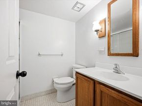 421 Drummers Lane 421, Wayne PA 19087