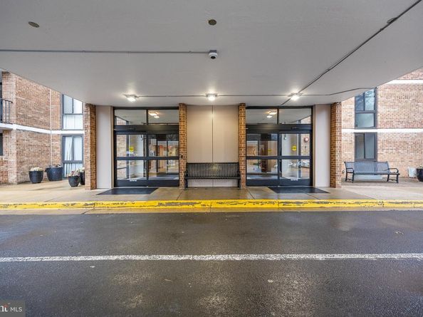 2300 Pimmit Drive 112, Falls Church VA 22043