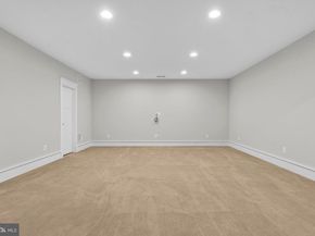 1105 Lakewood Drive SW, Vienna VA 22180