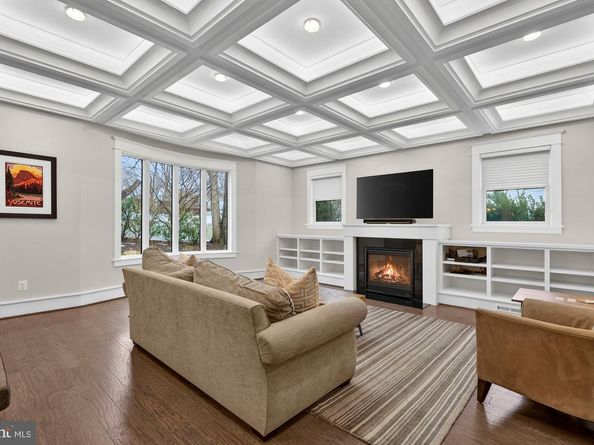 1105 Lakewood Drive SW, Vienna VA 22180