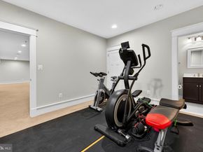 1105 Lakewood Drive SW, Vienna VA 22180