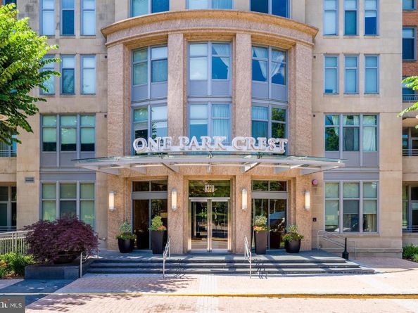 8220 Crestwood Heights Drive 105, Mclean VA 22102