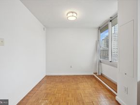 604 S Washington Square 804, Philadelphia PA 19106