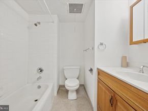 604 S Washington Square 804, Philadelphia PA 19106