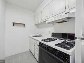 604 S Washington Square 804, Philadelphia PA 19106