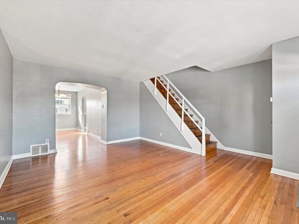 495 Kingsley Street, Philadelphia PA 19128