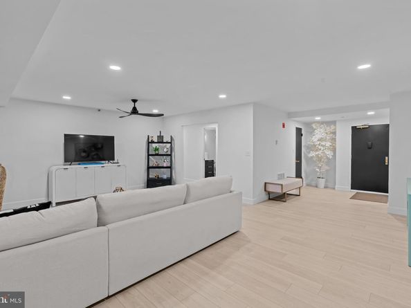3709 S George Mason Drive 205E, Falls Church VA 22041