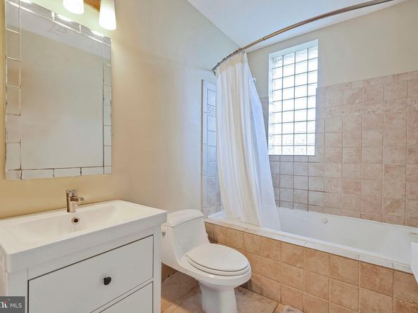 1718 1st Street NW 4, Washington DC 20001