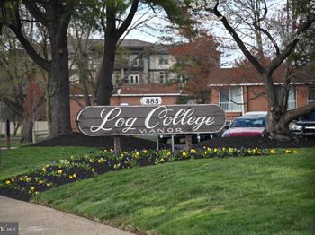 885 N York Road