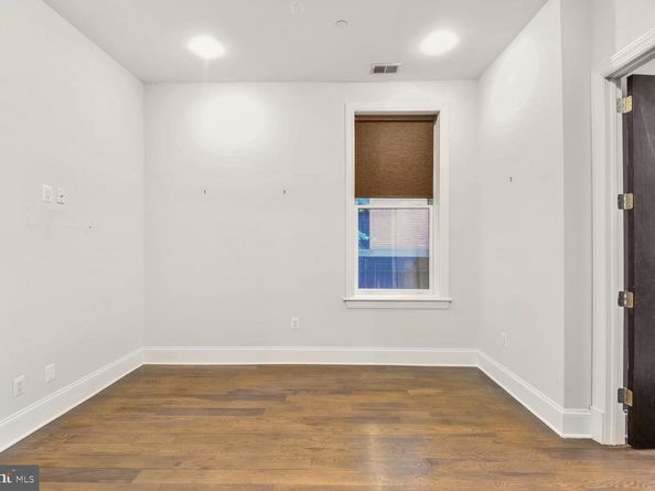 2009 Columbia Road NW 3, Washington DC 20009