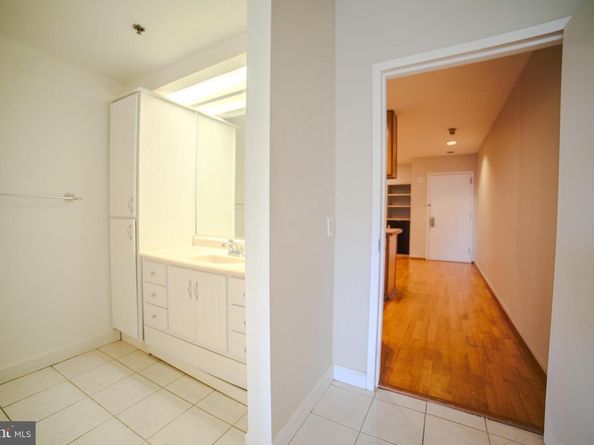 1100 Vine Street 403, Philadelphia PA 19107