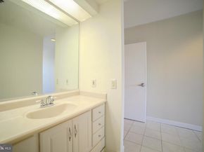 1100 Vine Street 403, Philadelphia PA 19107