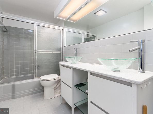 4201 Cathedral Avenue NW 910W, Washington DC 20016