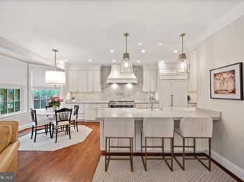 2011 Mayfair Mclean Court