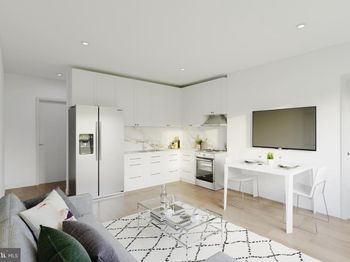 238 E Queen Lane