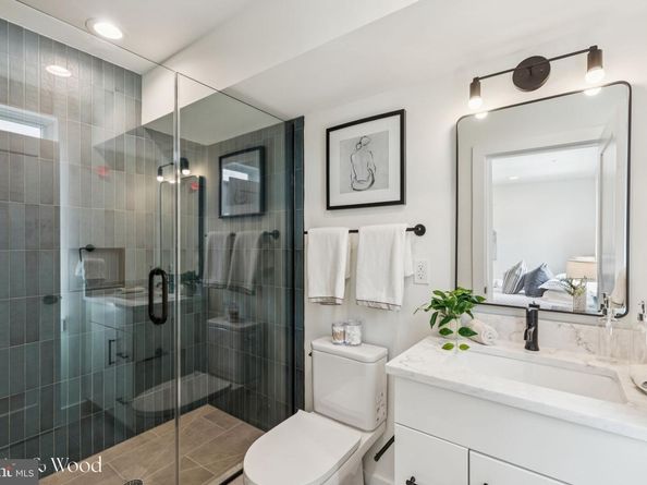 608 Brenna Walk, Philadelphia PA 19123