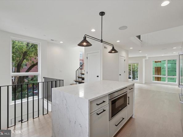 608 Brenna Walk, Philadelphia PA 19123