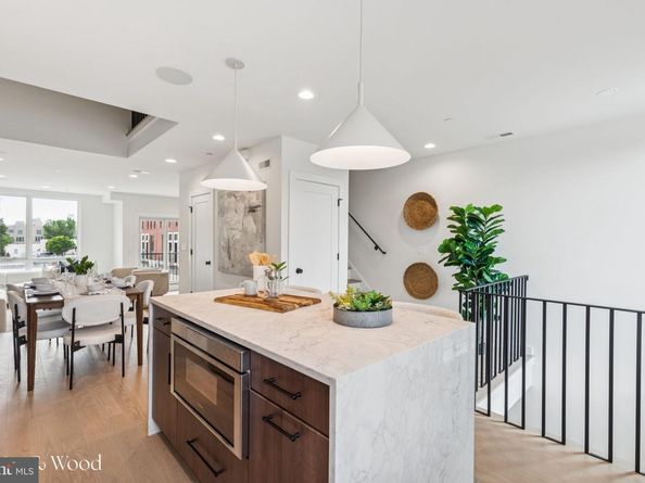 608 Brenna Walk, Philadelphia PA 19123