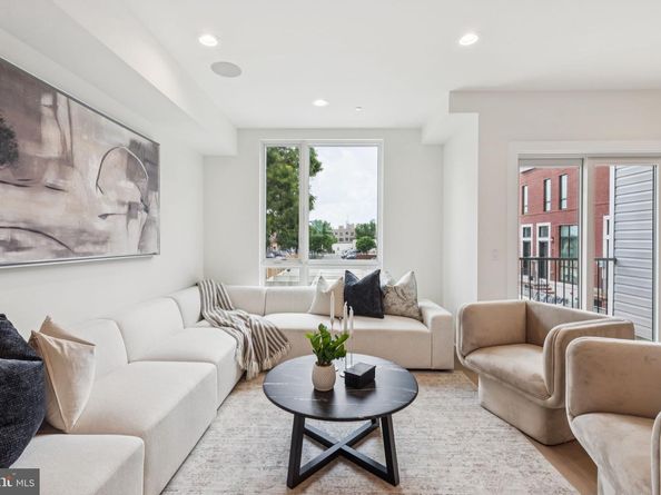 608 Brenna Walk, Philadelphia PA 19123