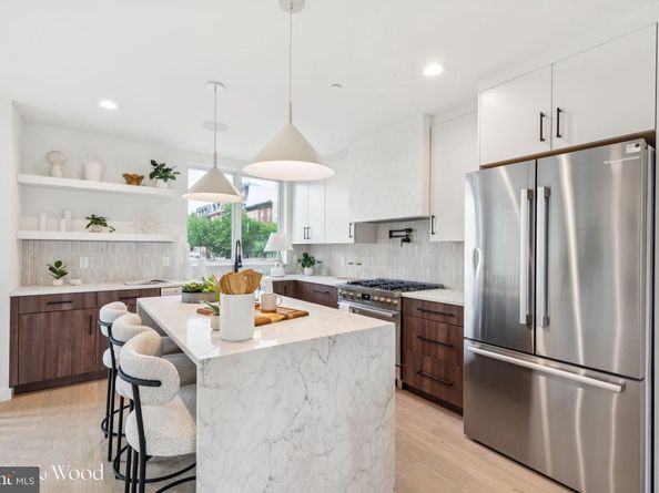 608 Brenna Walk, Philadelphia PA 19123