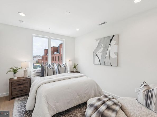 608 Brenna Walk, Philadelphia PA 19123