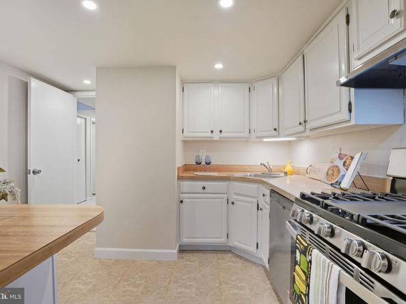 1552 Northgate Square 12B, Reston VA 20190