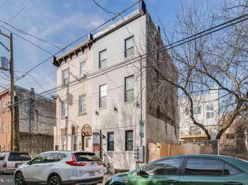 2144 N 8TH Street