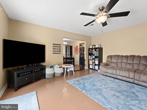 657 S Queen Anne Drive, Fairless Hills PA 19030