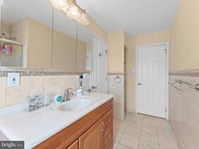 657 S Queen Anne Drive, Fairless Hills PA 19030