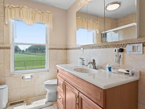 657 S Queen Anne Drive, Fairless Hills PA 19030