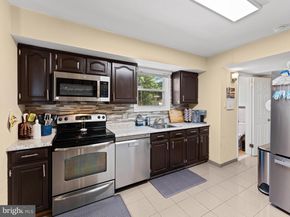 657 S Queen Anne Drive, Fairless Hills PA 19030