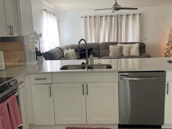 2432 SW 99th Way, Miramar FL 33025