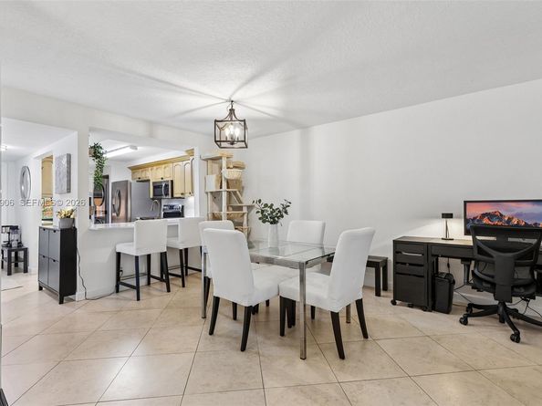 400 Commodore Drive 206, Plantation FL 33325
