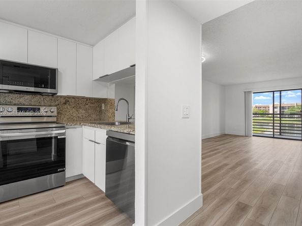 10130 Sunrise Lakes Boulevard 210, Sunrise FL 33322