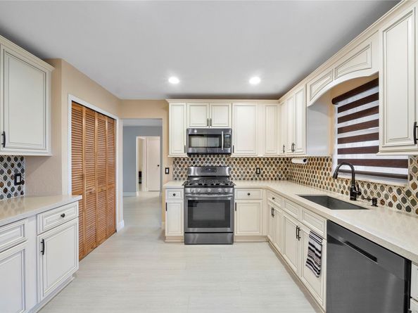 3811 NW 113th Ave, Sunrise FL 33323