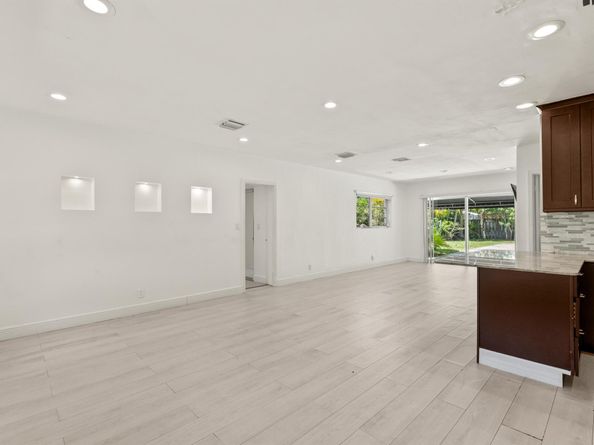 1637 N Victoria Park Road, Fort Lauderdale FL 33305