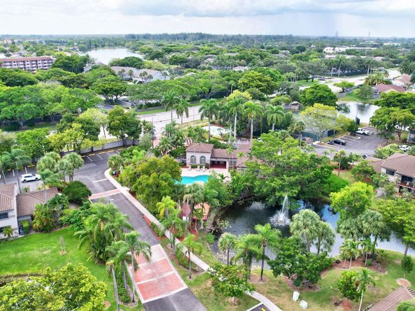 9953 Nob Hill Ct 9953, Sunrise FL 33351