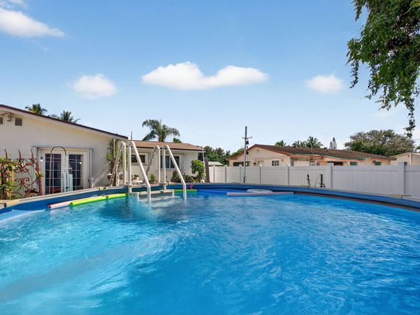 6360 Plunkett Street, Hollywood FL 33023