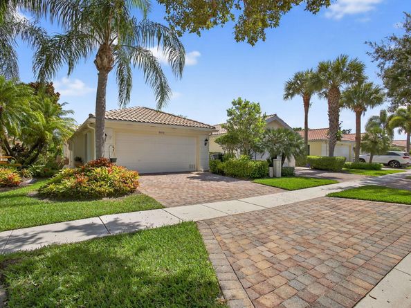 8419 St Johns Court, Wellington FL 33414