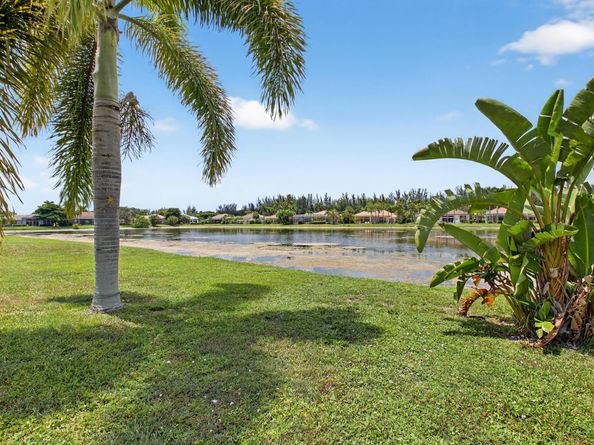 8121 Desmond Drive, Boynton Beach FL 33472