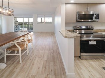 3300 W Rolling Hills Cir