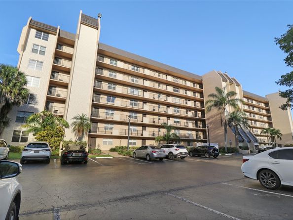 3300 W Rolling Hills Cir 503, Davie FL 33328