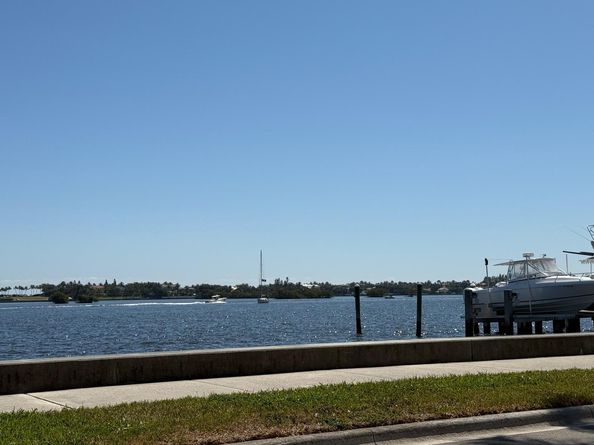 225 Bloomfield Drive, West Palm Beach FL 33405