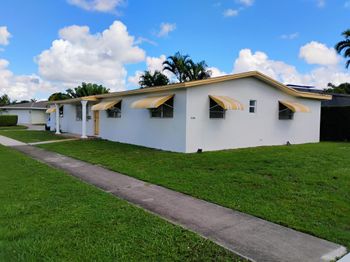 1500 N 47th Avenue