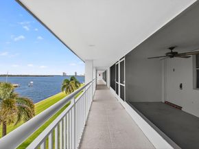 111 Shore Court 306, North Palm Beach FL 33408