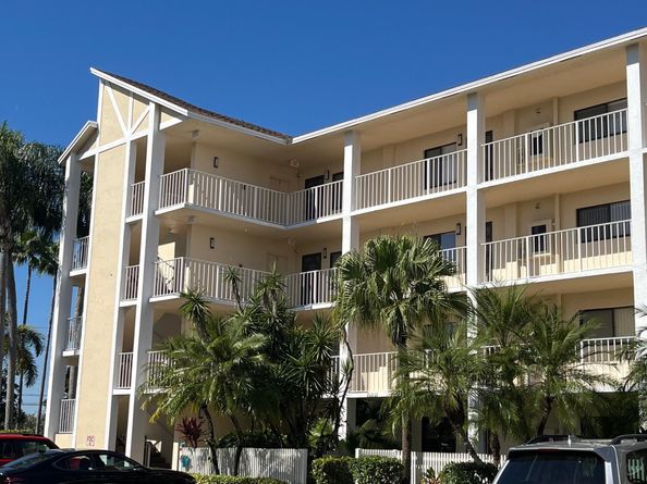 7351 Kinghurst Dr 302, Delray Beach FL 33446