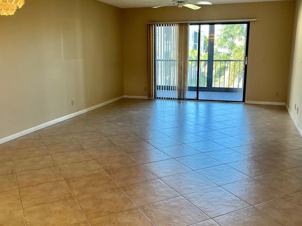 7351 Kinghurst Dr 302, Delray Beach FL 33446